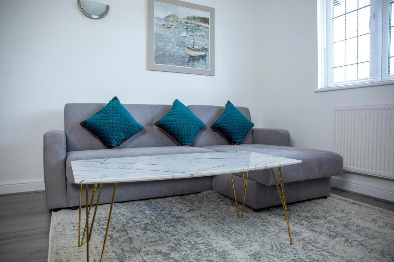 Modern Townhouse Apartment With Free Parking And Wifi Стратфорд на Ейвън Екстериор снимка
