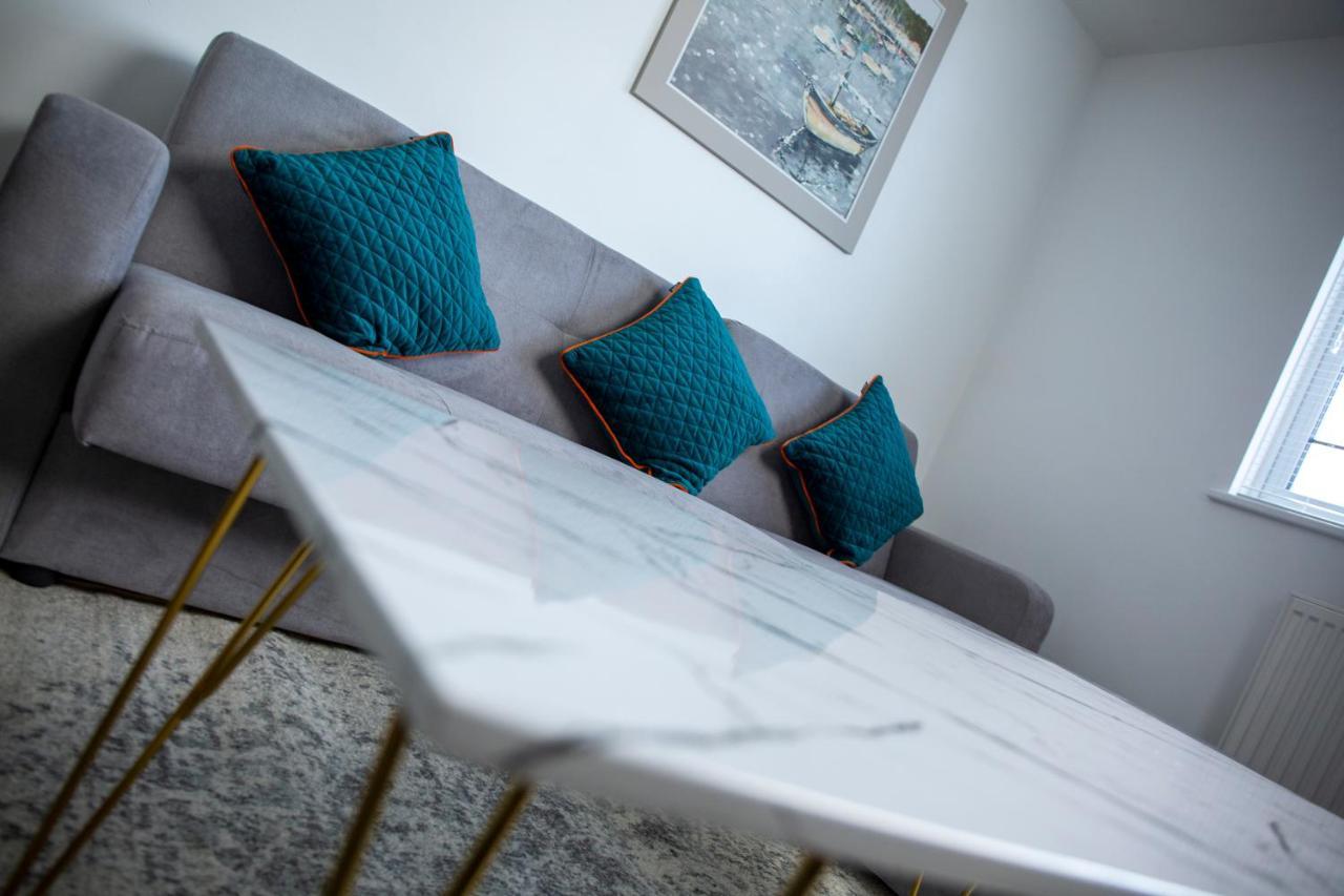 Modern Townhouse Apartment With Free Parking And Wifi Стратфорд на Ейвън Екстериор снимка